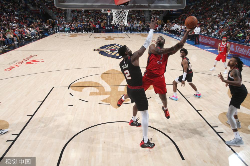 媒体人:卡尔顿和周琦篮下的卡位在G1妥妥的犯规 放到G2就不算了