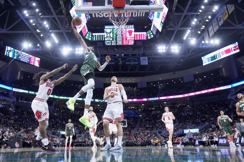 伊涅斯塔，你会选择哪一个？ 来源：每日体育报