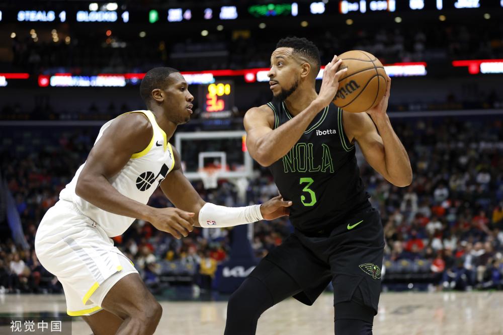 伊涅斯塔，你会选择哪一个？ 来源：每日体育报