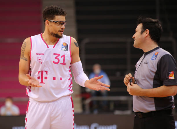 8岁电竞神童签约职业战队！Aurora破格签约ShaLun引热议，Twitch曾因年龄封禁至2032年