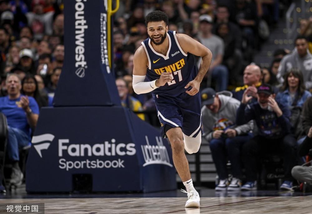 这个59岁的胖子，还在表演“蝎子摆尾”